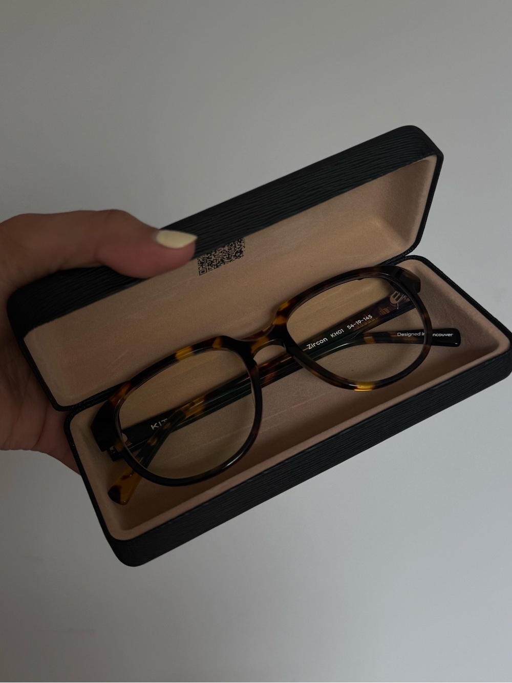 Tortoiseshell Round Eyeglasses in Brown